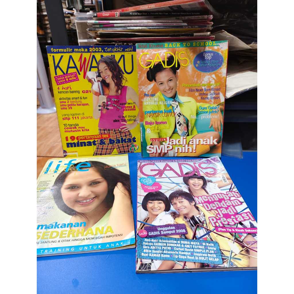 4 BUKU MAJALAH KAWAKU GADIS LIFE DONNA AGNESIA