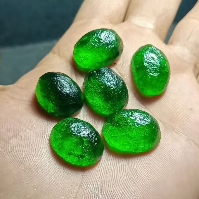 Batu Meteor Hijau Zambrut , Bentuk Masih Alam