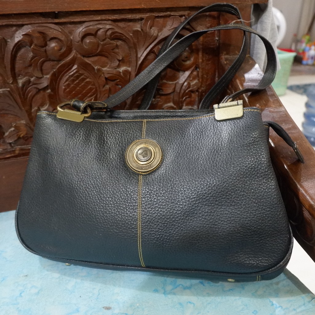 Preloved Tas Ketek Bahan Kulit Asli Mantul Warna Hitam Brand Butterfly made in italy vintage