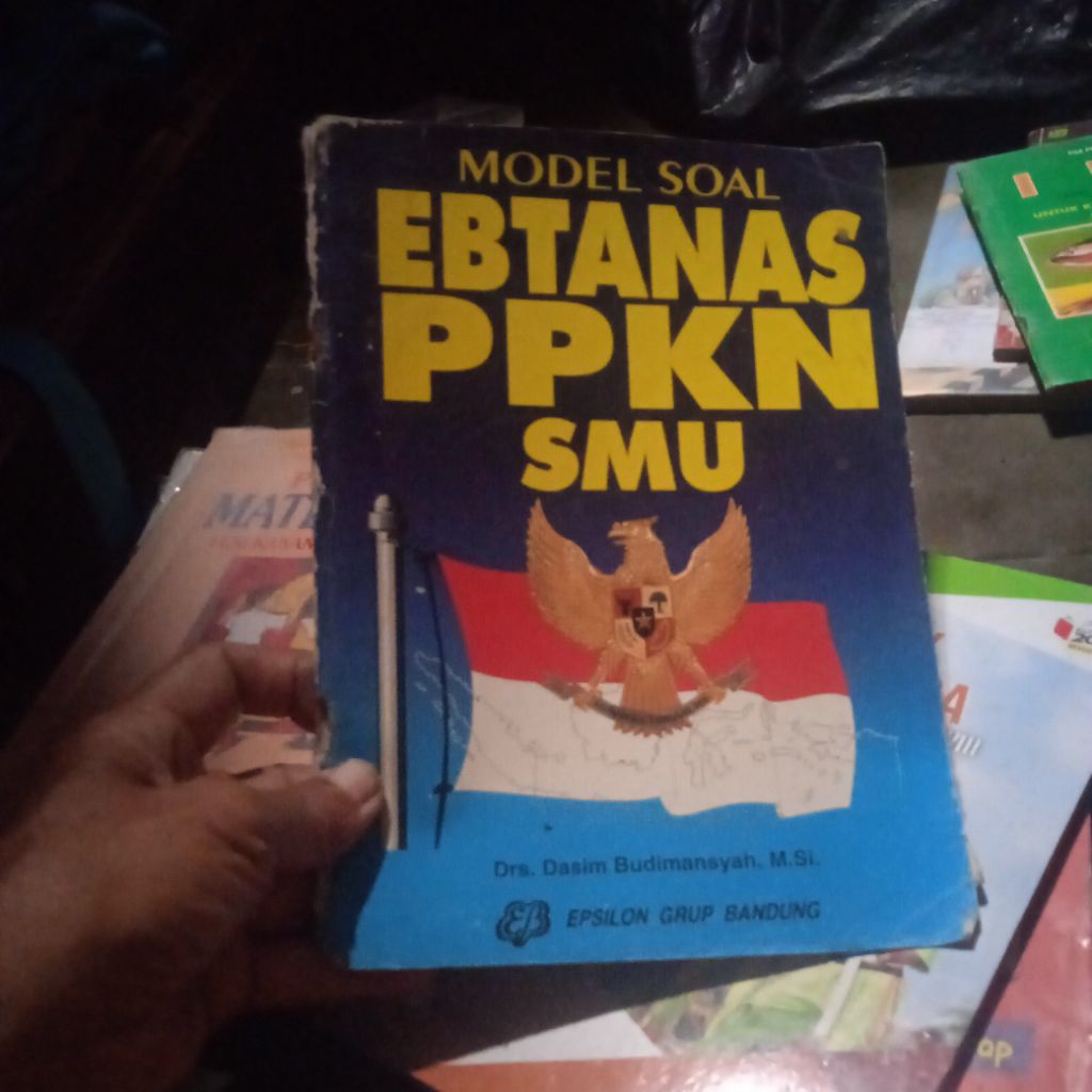 buku Model soal Ebtanas PPKn SMU, buku original jadul