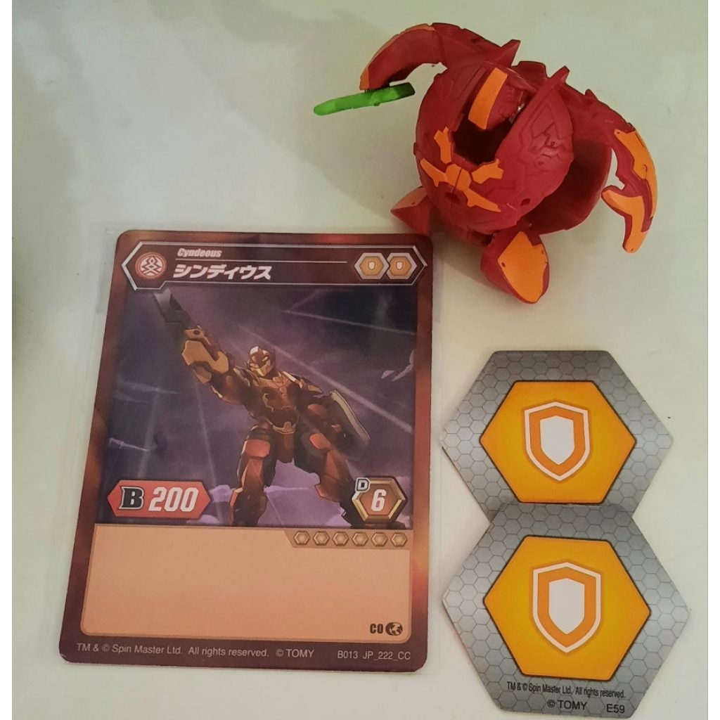 Bakugan Pyrus Cyndeous + 2 bakucore spin master