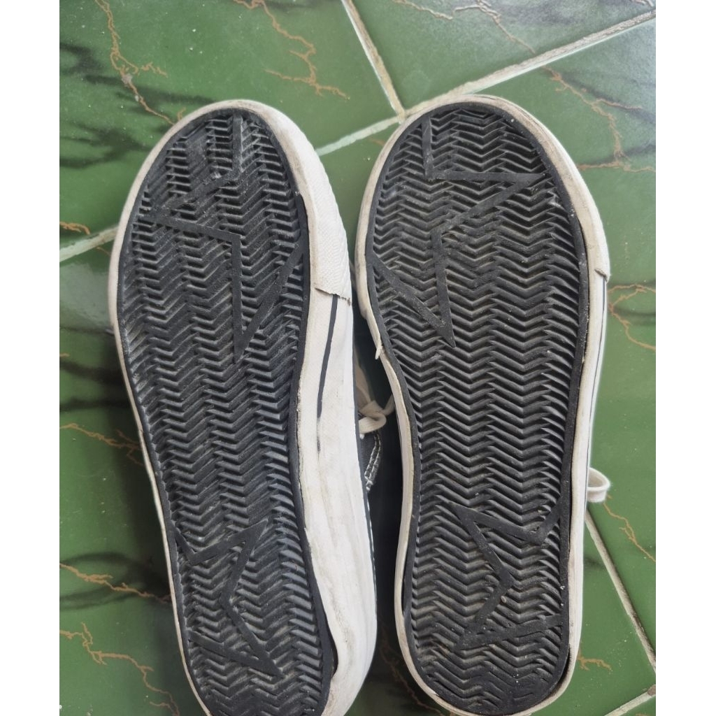 preloved sepatu sekolah