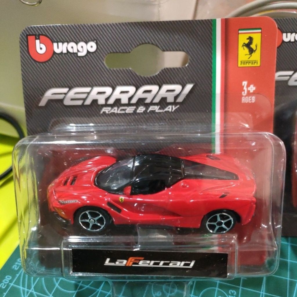 Bburago Ferrari Race & Play LaFerrari - California T 1:64