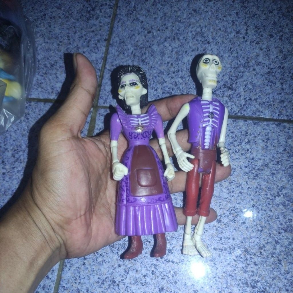 Coco Mama Imelda Rivera Dante Hector Pixar Figure