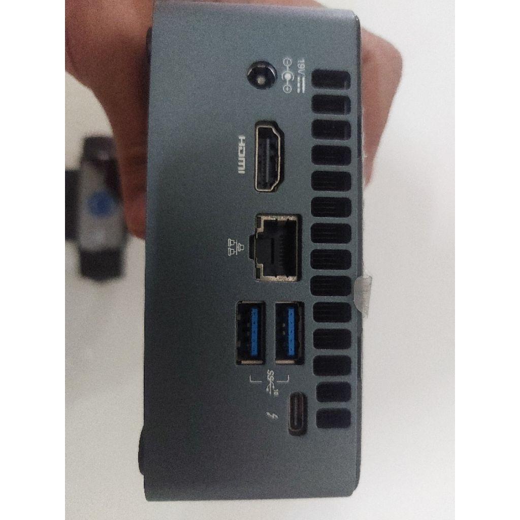 Intel NUC mini PC Core i5 Gen 8 16GB Ram DDR4 SSD 128 GB Win 11 Pro