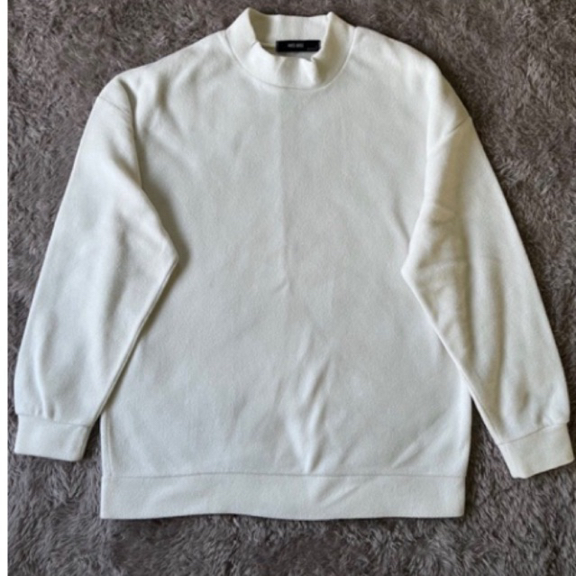 sweater polos putih semi wool