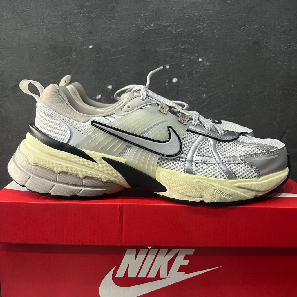 V2K Run Summ1t Wh1te Met4LL1c S1lver