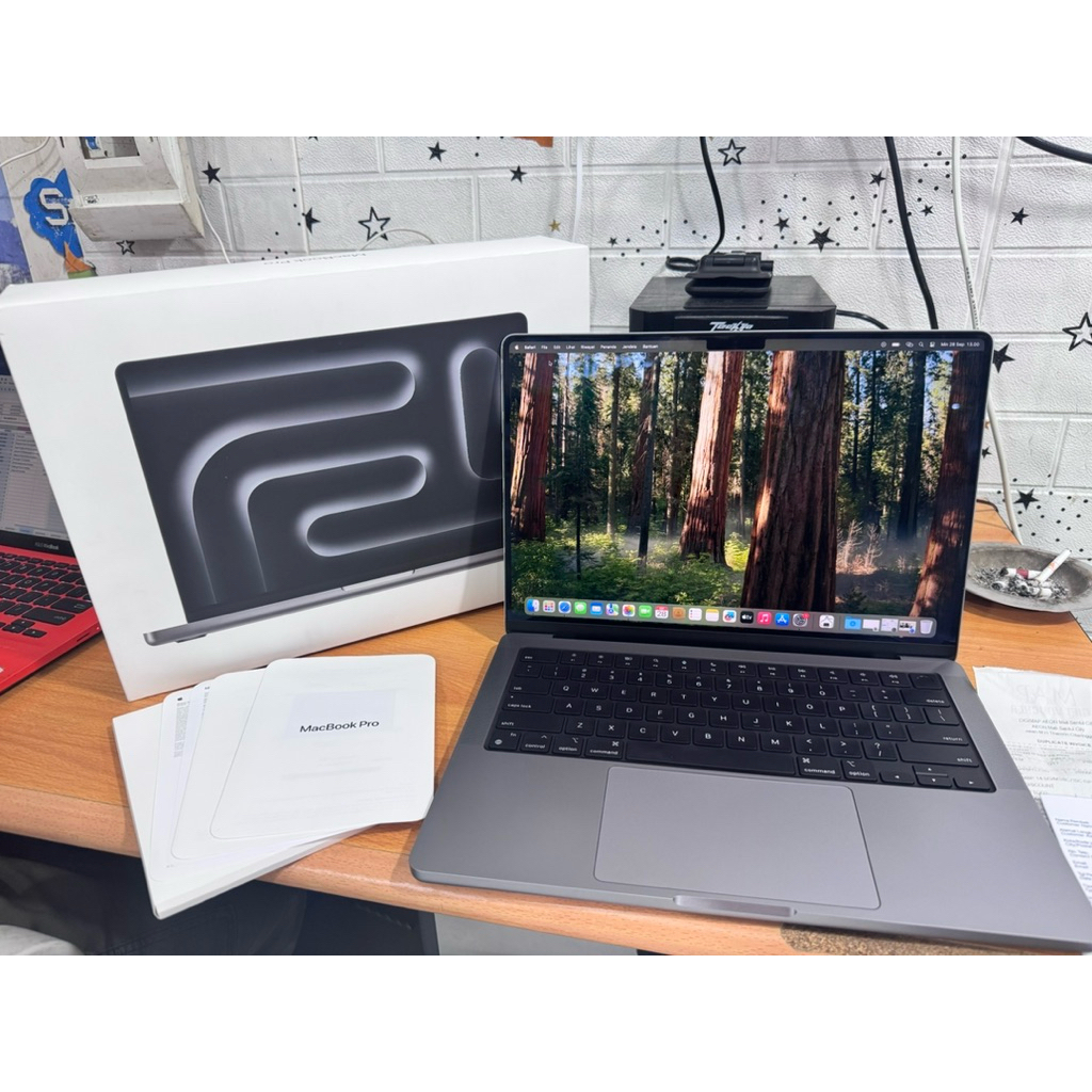 Macbook Pro M3 14” 8/512 Resmi iBox Fullset Mulus Nominus CC 11 Garansi On September 2026  Nota ada
