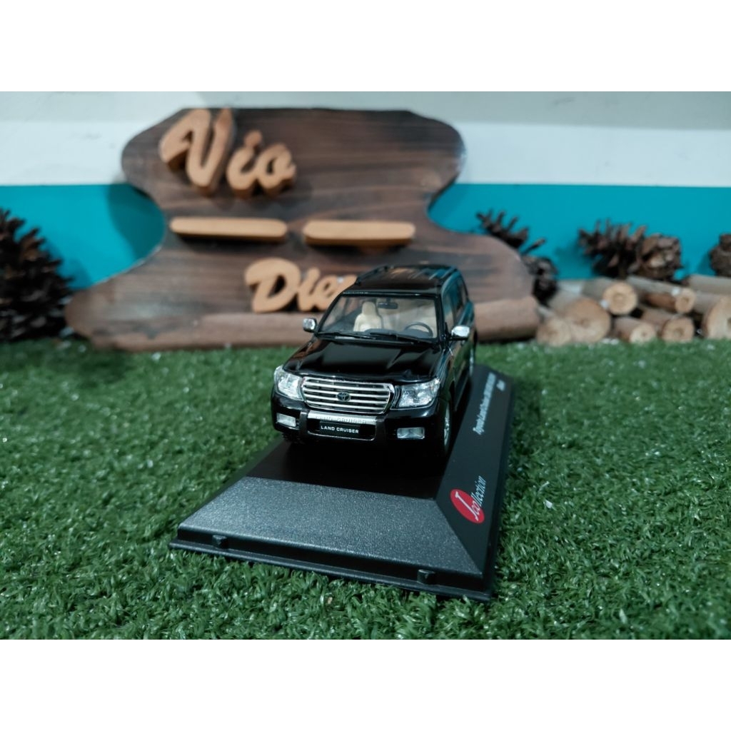 Diecast Miniatur Toyota Land Cruiser 200 VXR skala 1:43