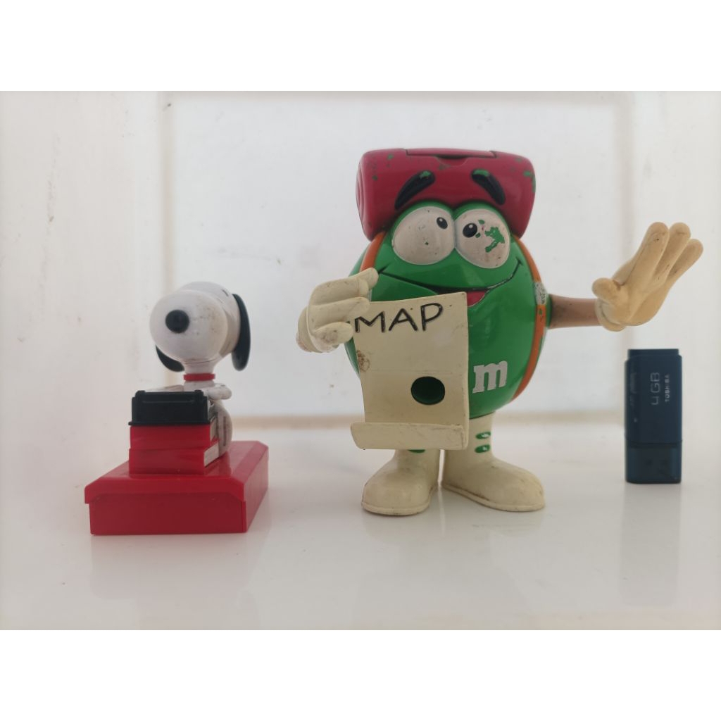 mainan maskot MnM bonus Snoopy