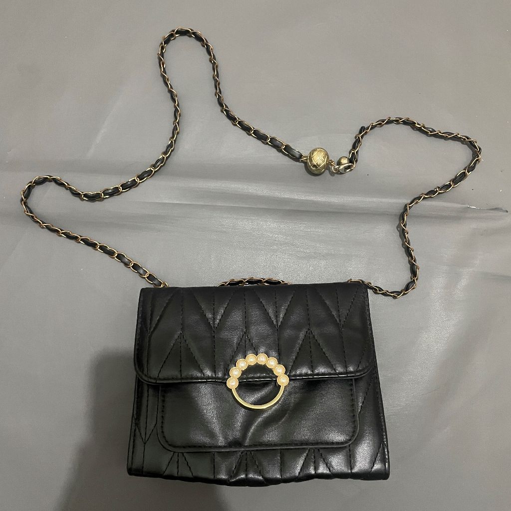 DEWASA F032 (NO BRAND, PRELOVED) Tas Selempang Sling Bag Mini Kecil Kondangan Kulit Leather Mutiara 