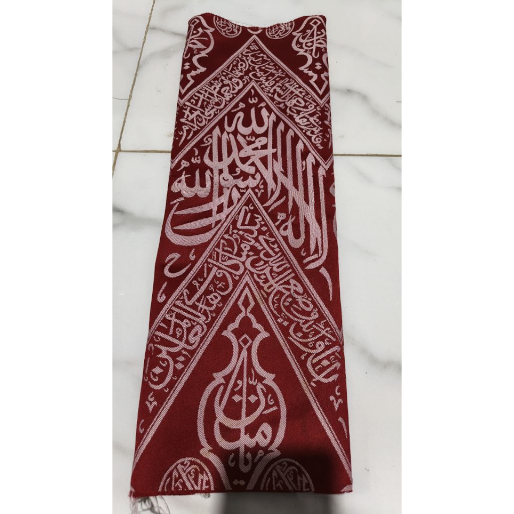 Kain kiswah dalam kabah merah