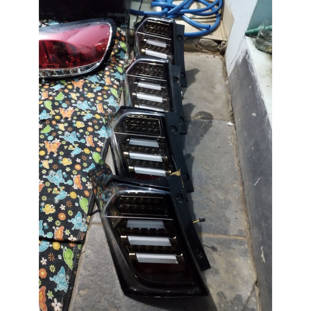 Stoplamp/lampu belakng LED Elemento honda FREED kiri