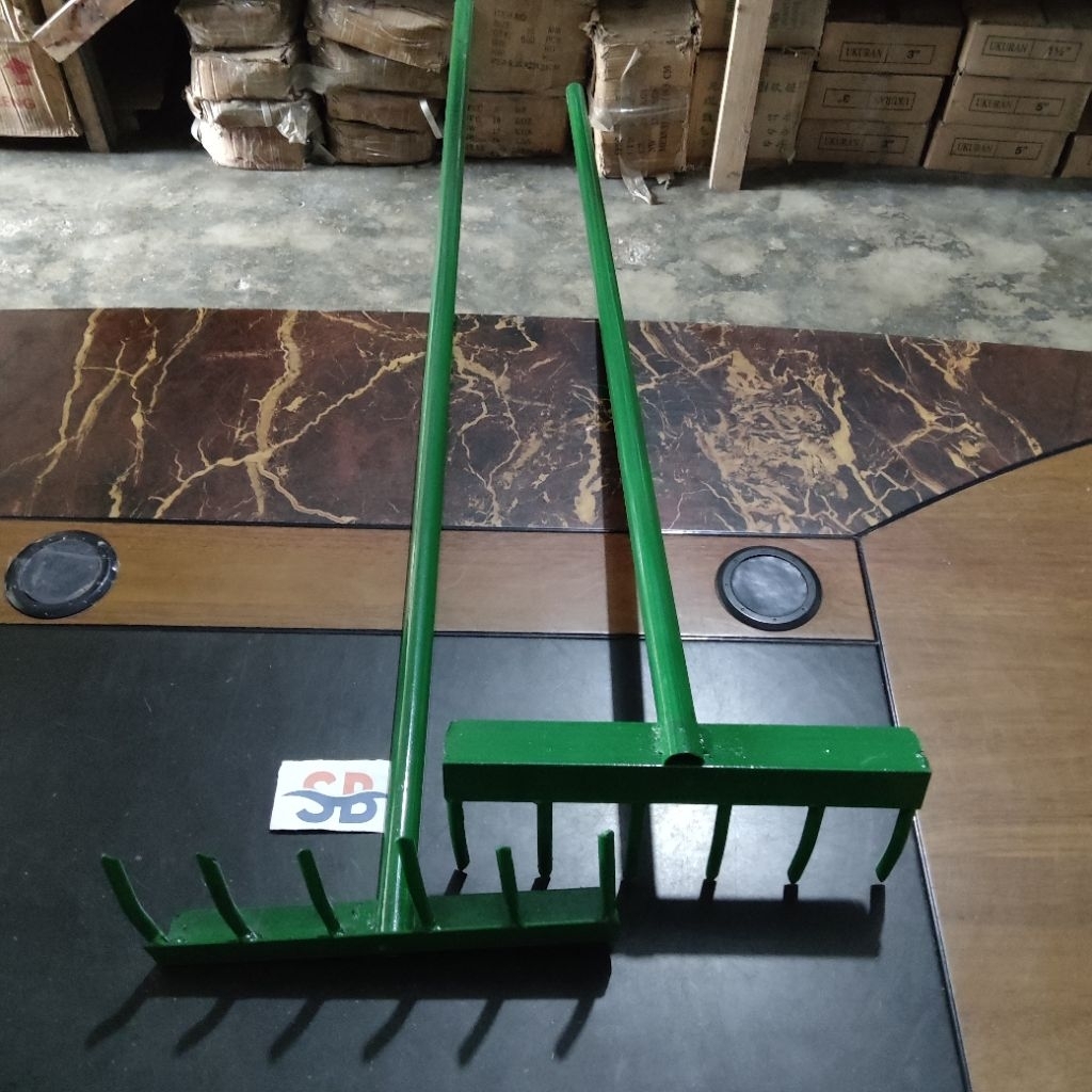 Garukan Sampah / penggaruk sampah / garuk sampah + gagang / garuk sampah multifungsi/ garuk sampah b