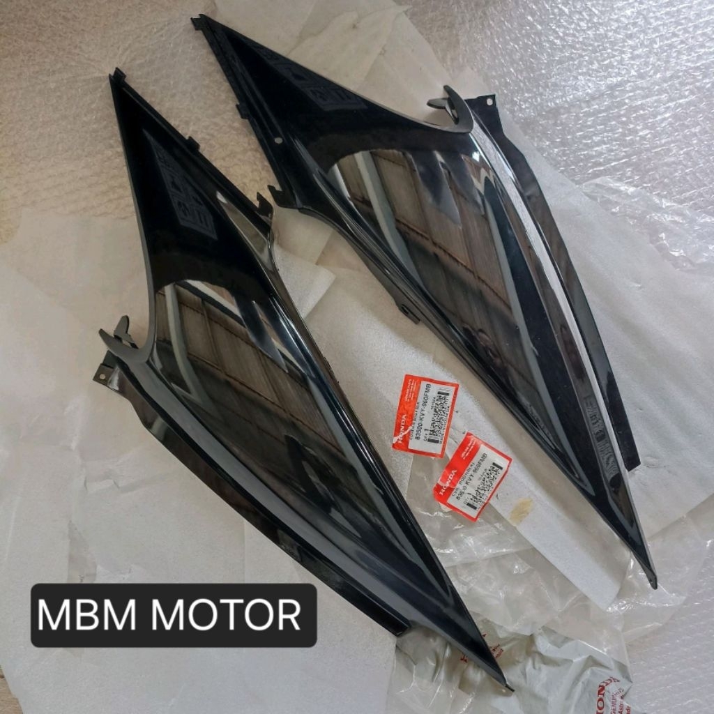 COVER BODY BODI KANAN KIRI HONDA BEAT KARBU CARBU LAMA HITAM ORI AHM 83500-KVY-960FMB83600-KVY-960FM