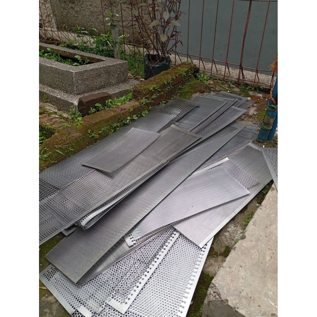 plat lubang speaker /plat grill/plat hexagonal