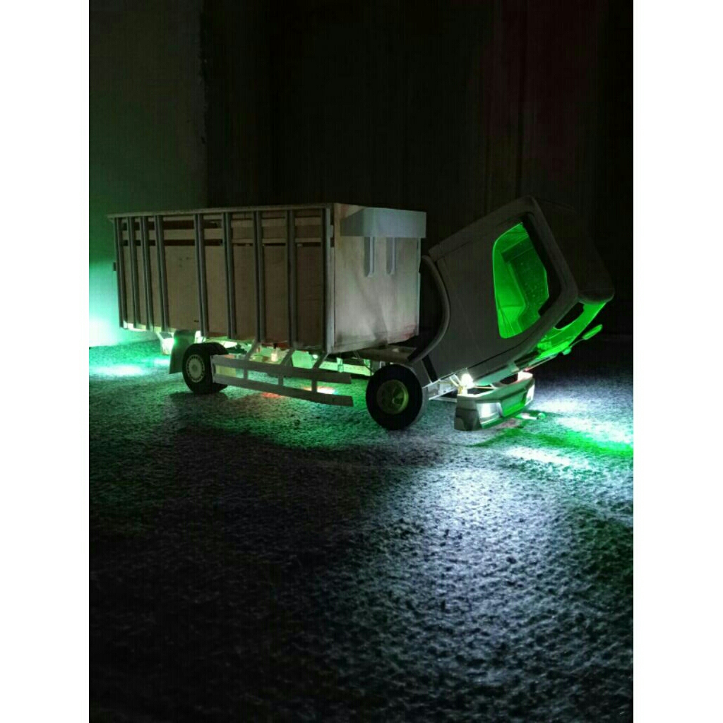 MINIATUR TRUK OLENG MENTAHAN LAMPUAN