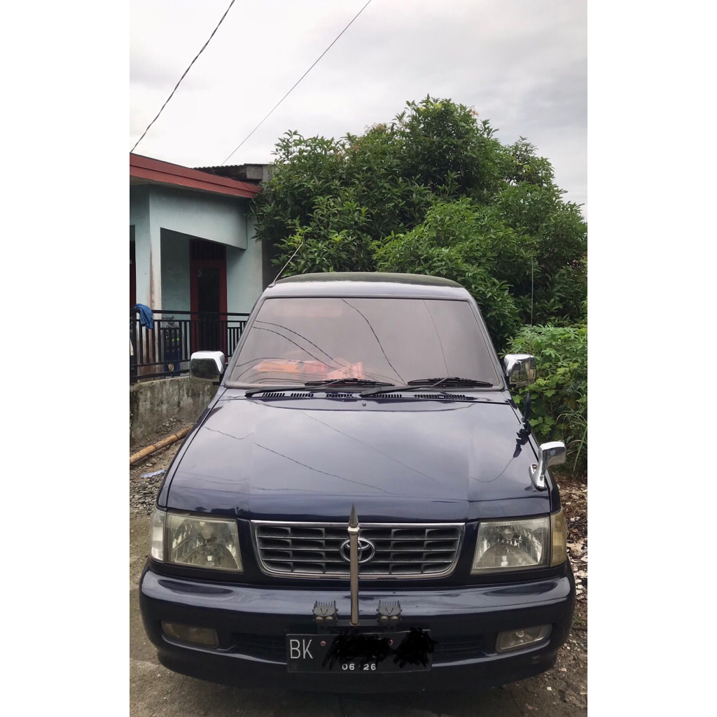 Mobil Toyota Kijang LGX 2002