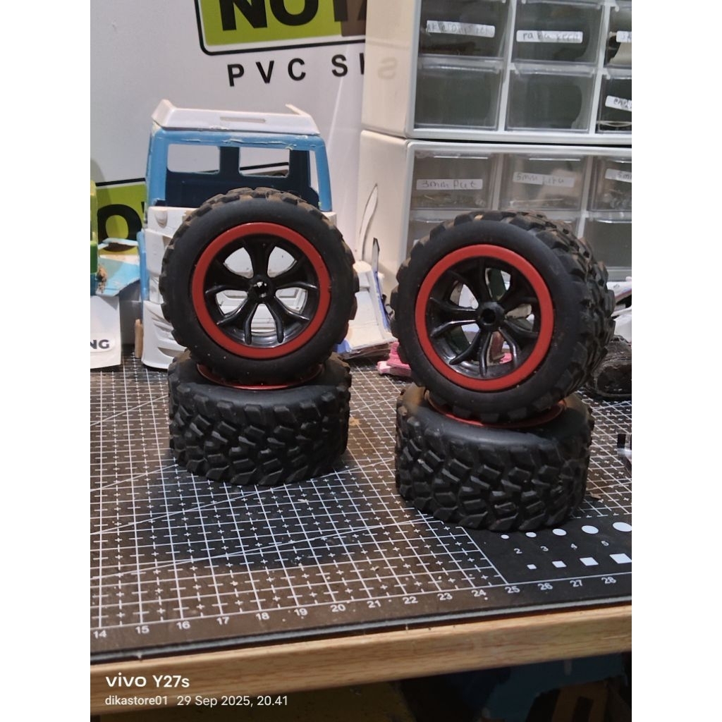 4pcs ban & velg offroad rc car/truk WPL D12