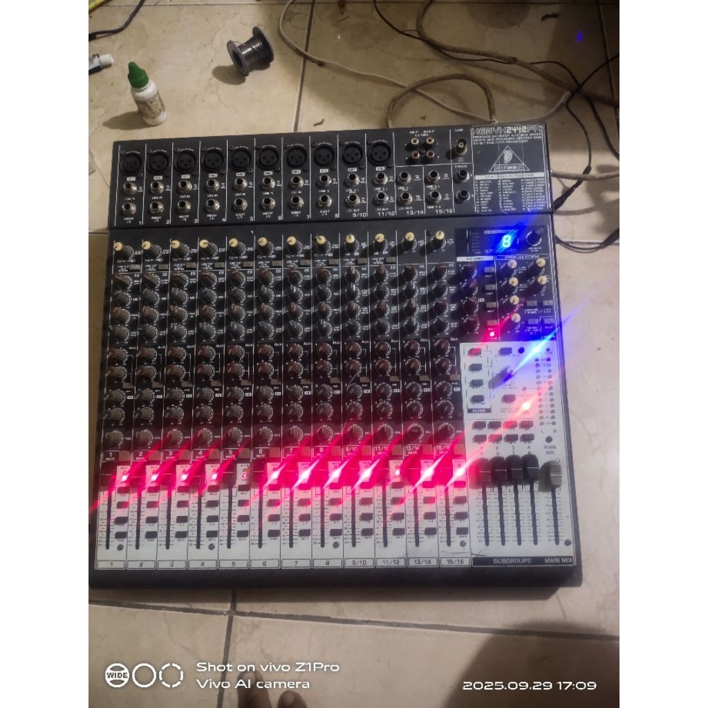 BEHRINGER XENYX X 2442 second  ory