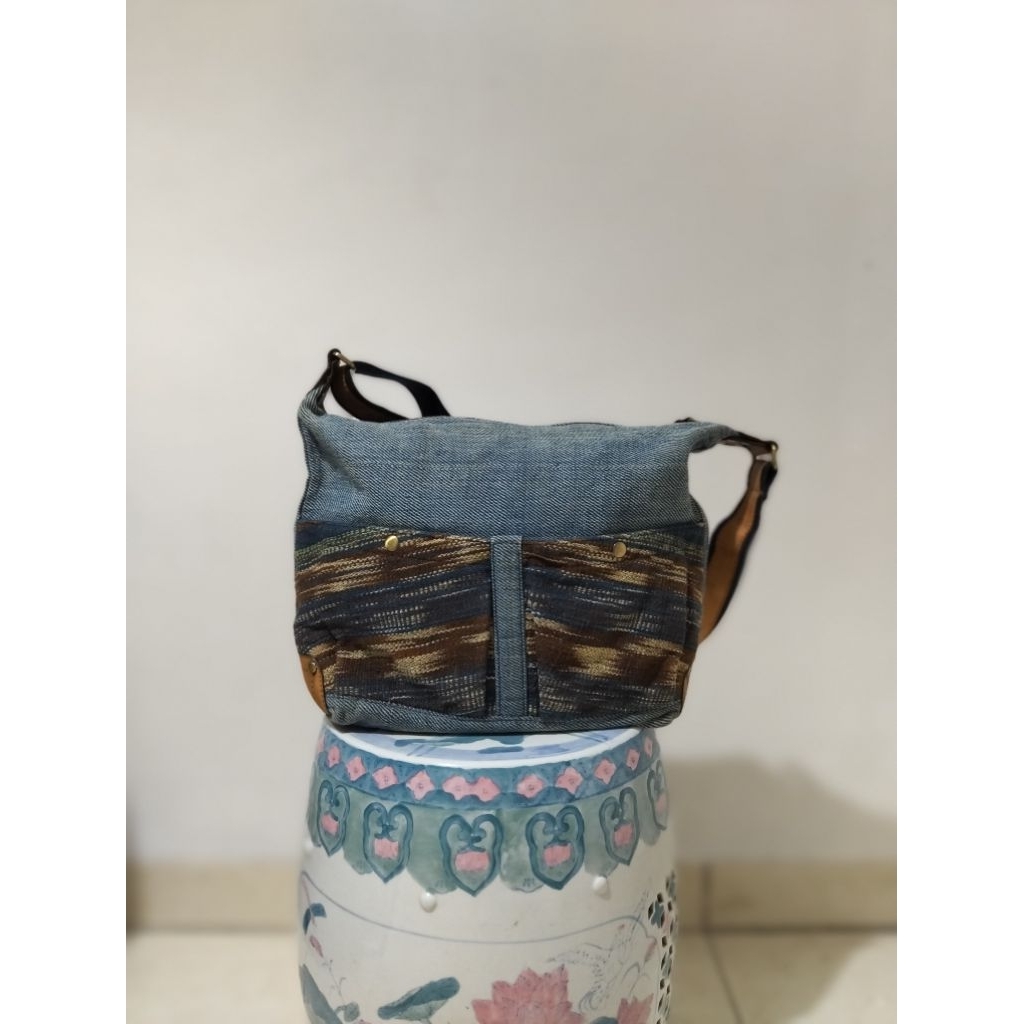 Tas selempang bahan jeans