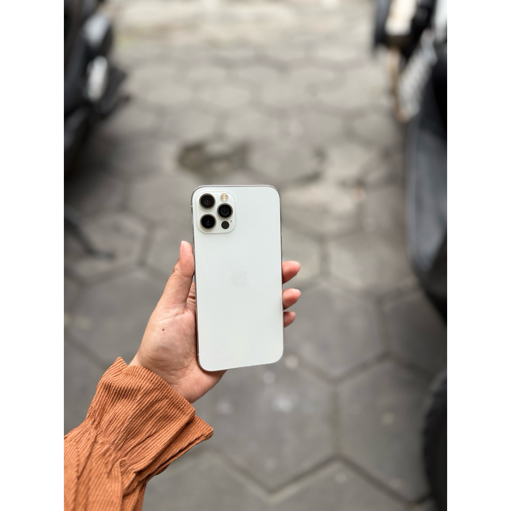 12 pro 128GB silver second like new