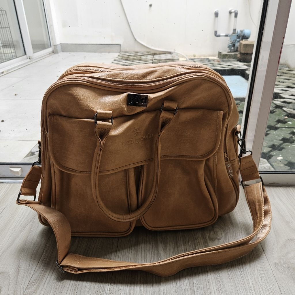Baby Travel Crib Changing Bag POD Vegan Leather Porcini Bekas Like New