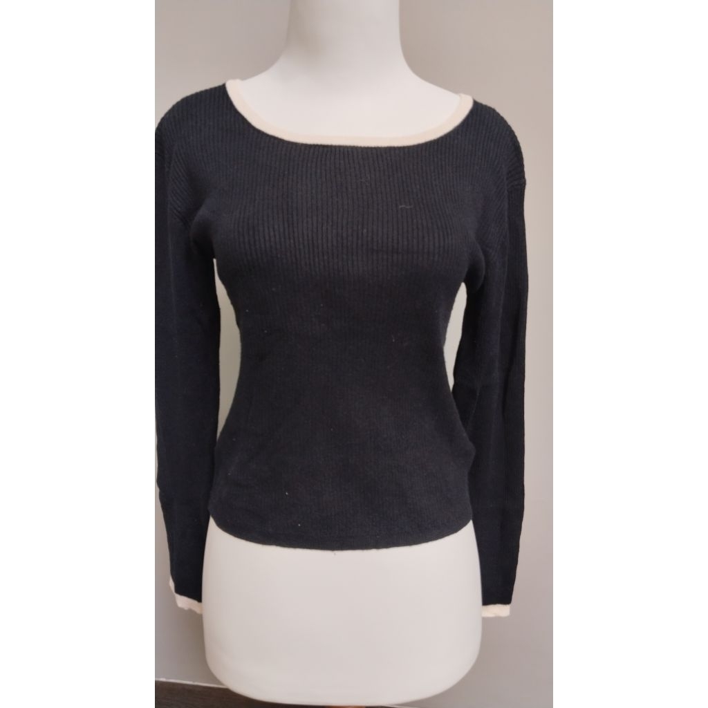 Crop Rajut Lidi hitam list putih