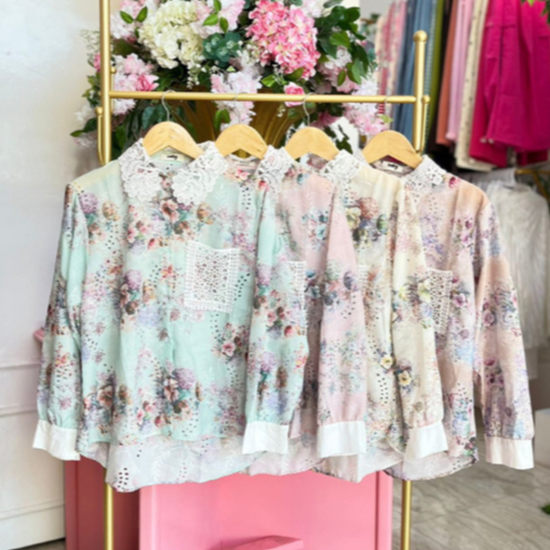 kemeja wanita bunga bunga kerah renda bahan premium blouse aesthetic kemeja