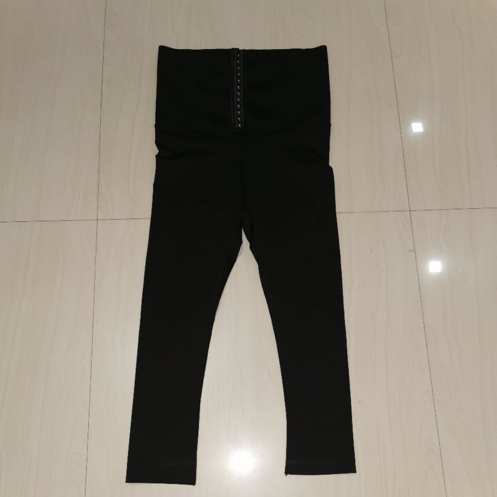 preloved celana korset hitam size M