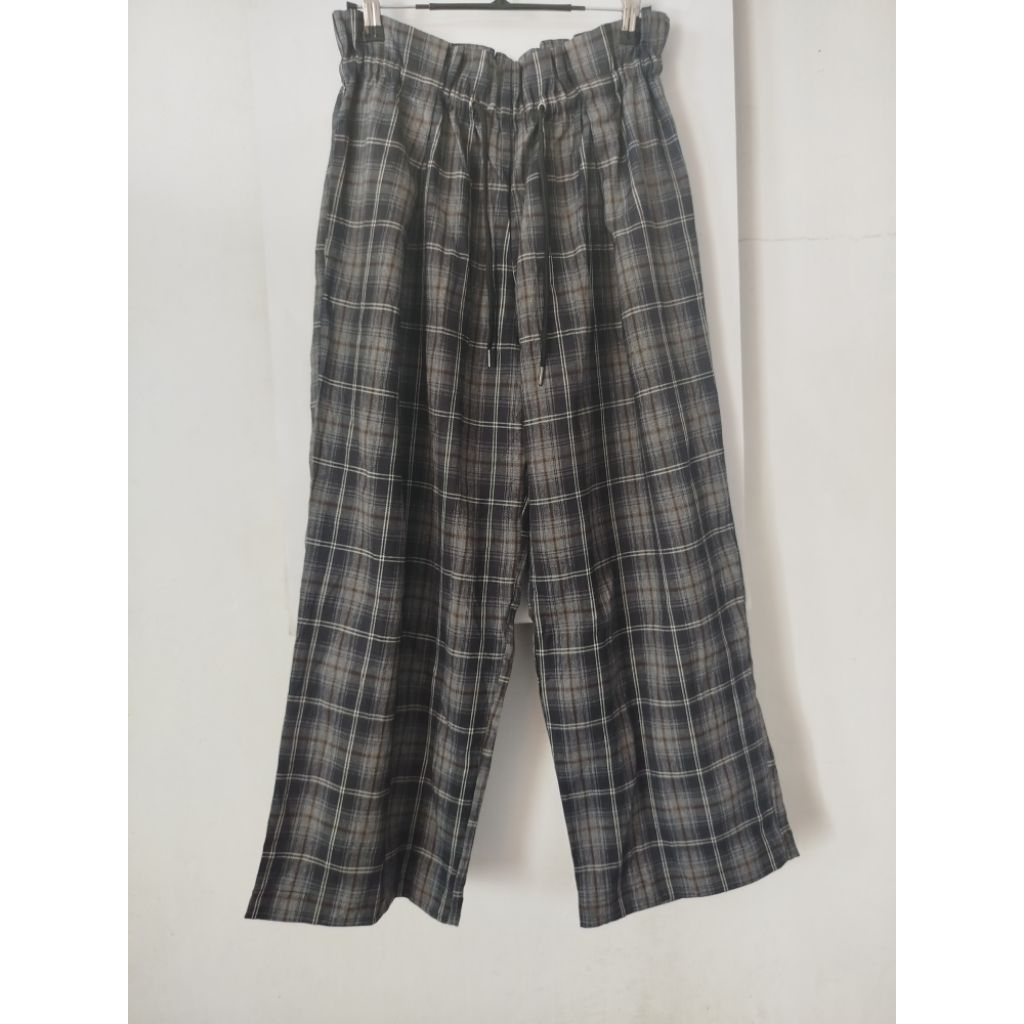 Uniqlo celana kulot tartan wanita