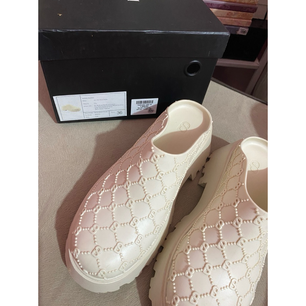 Preloved Buttonscarves Beverly Sandal