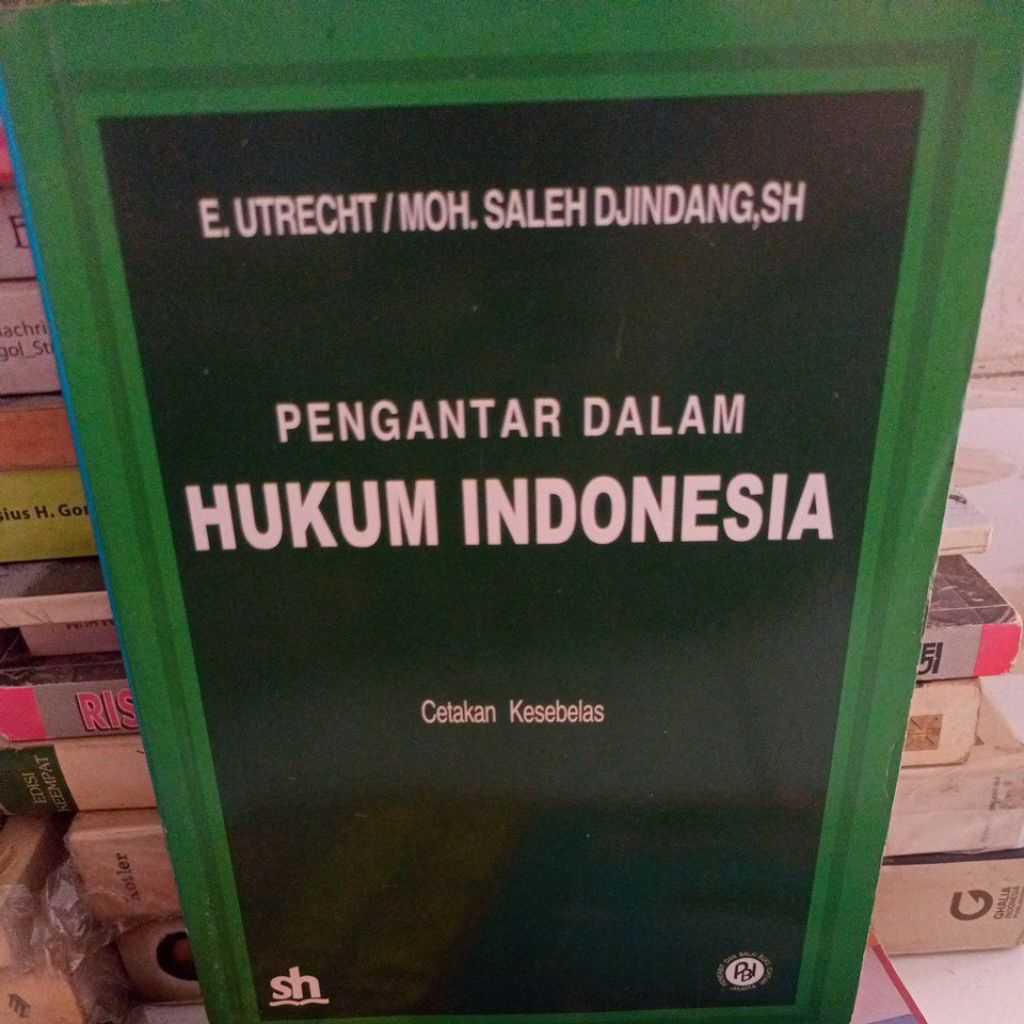 PENGANTAR DALAM HUKUM INDONESIA BY E.UTRECHT