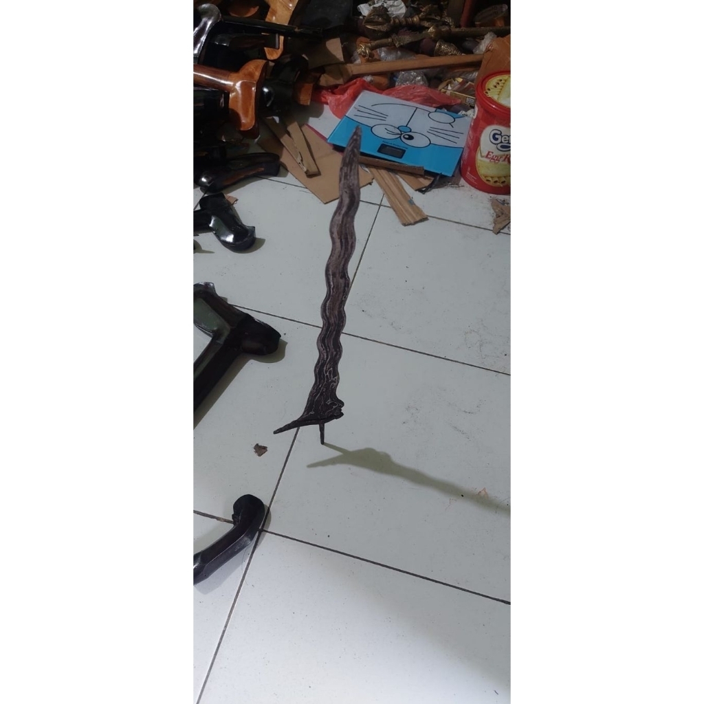 keris sengkelat berdiri peksi