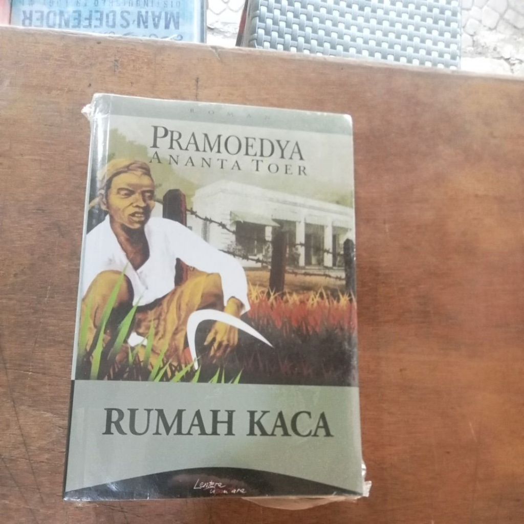 buku rumah kaca