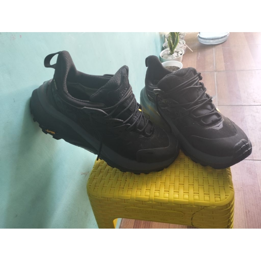 sepatu HOKA preloved