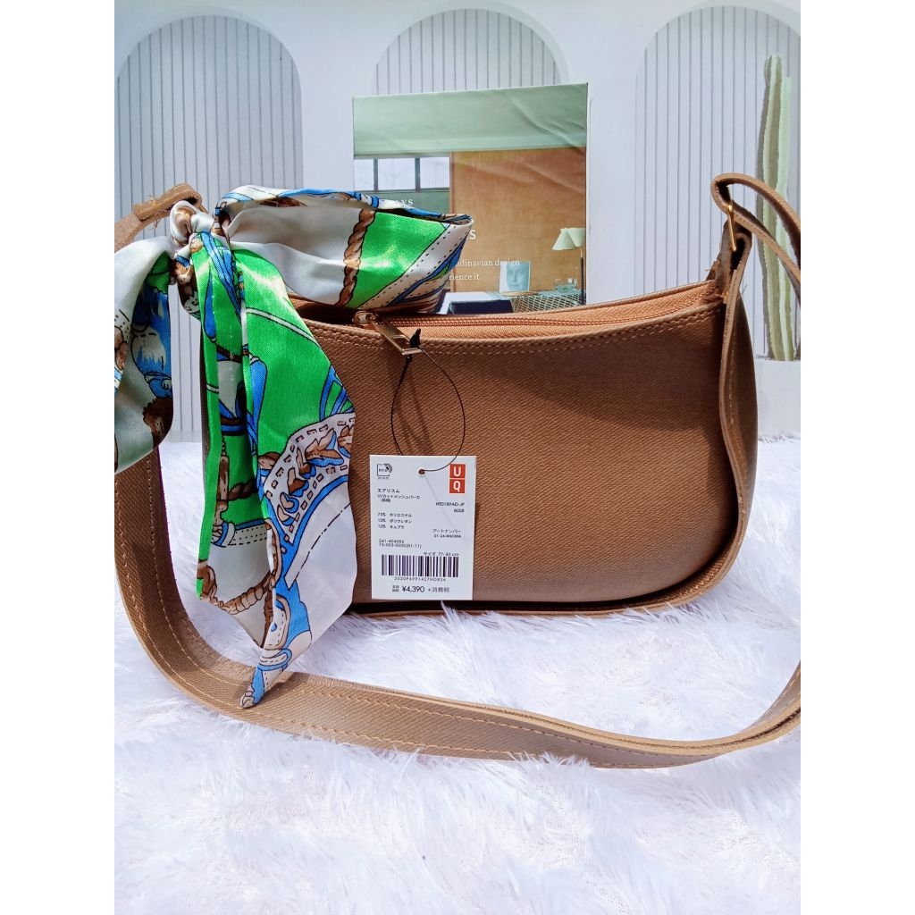 Tas casual UNIQLO free syal