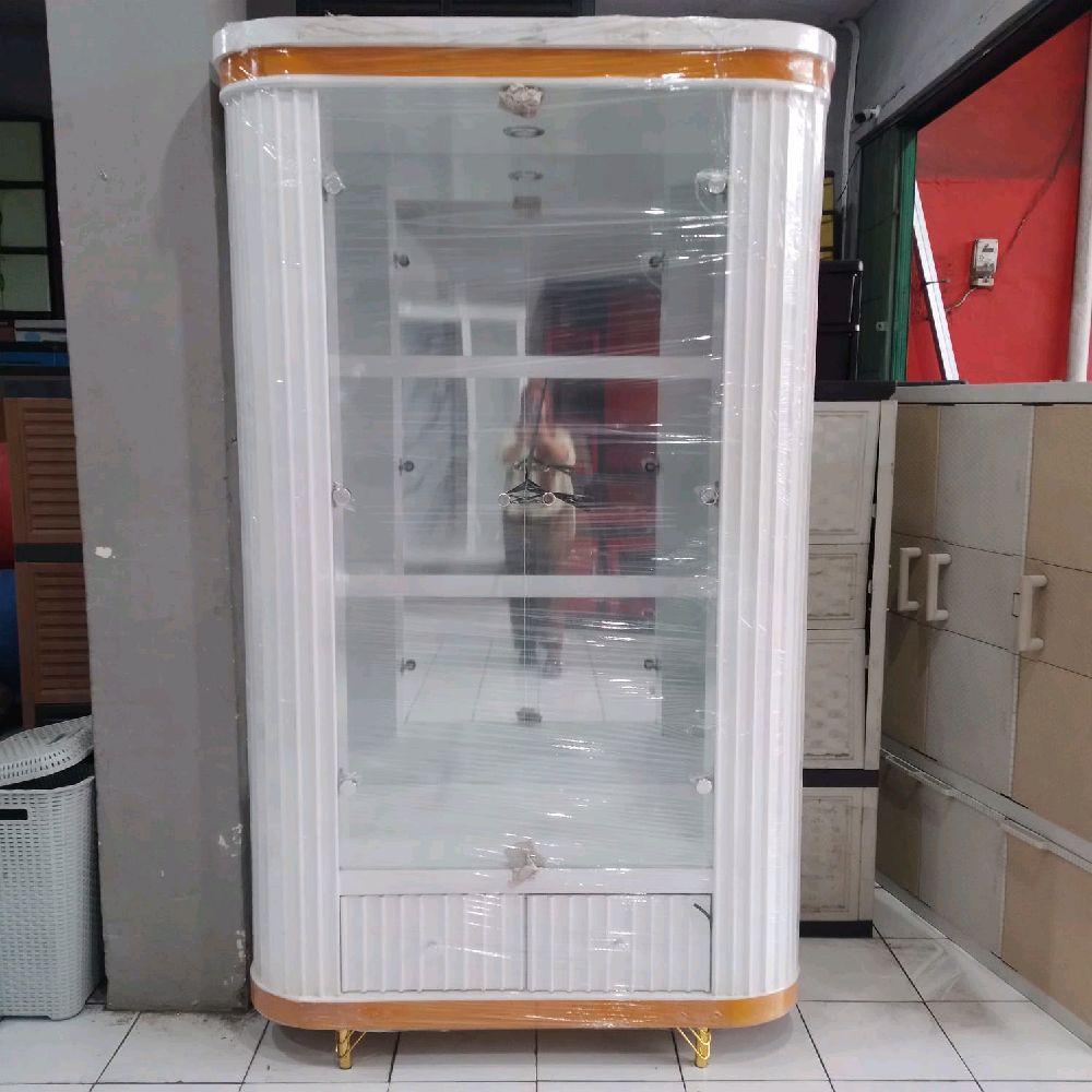 LEMARI HIAS KACA / RAK PAJANGAN KRISTAL 2 PINTU KAYU + LAMPU LED MINIMALIS PUTIH DGN LIST GOLD MEWAH