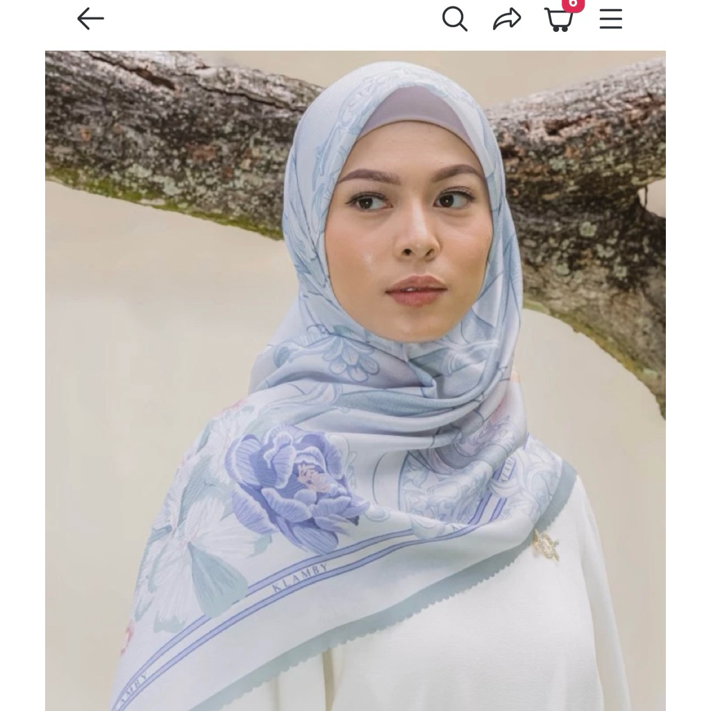 Thalia Scarf Wearing Klamby