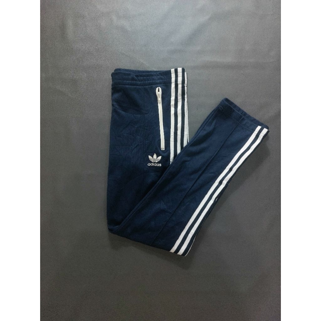 Thrift-Training Bunga Navy