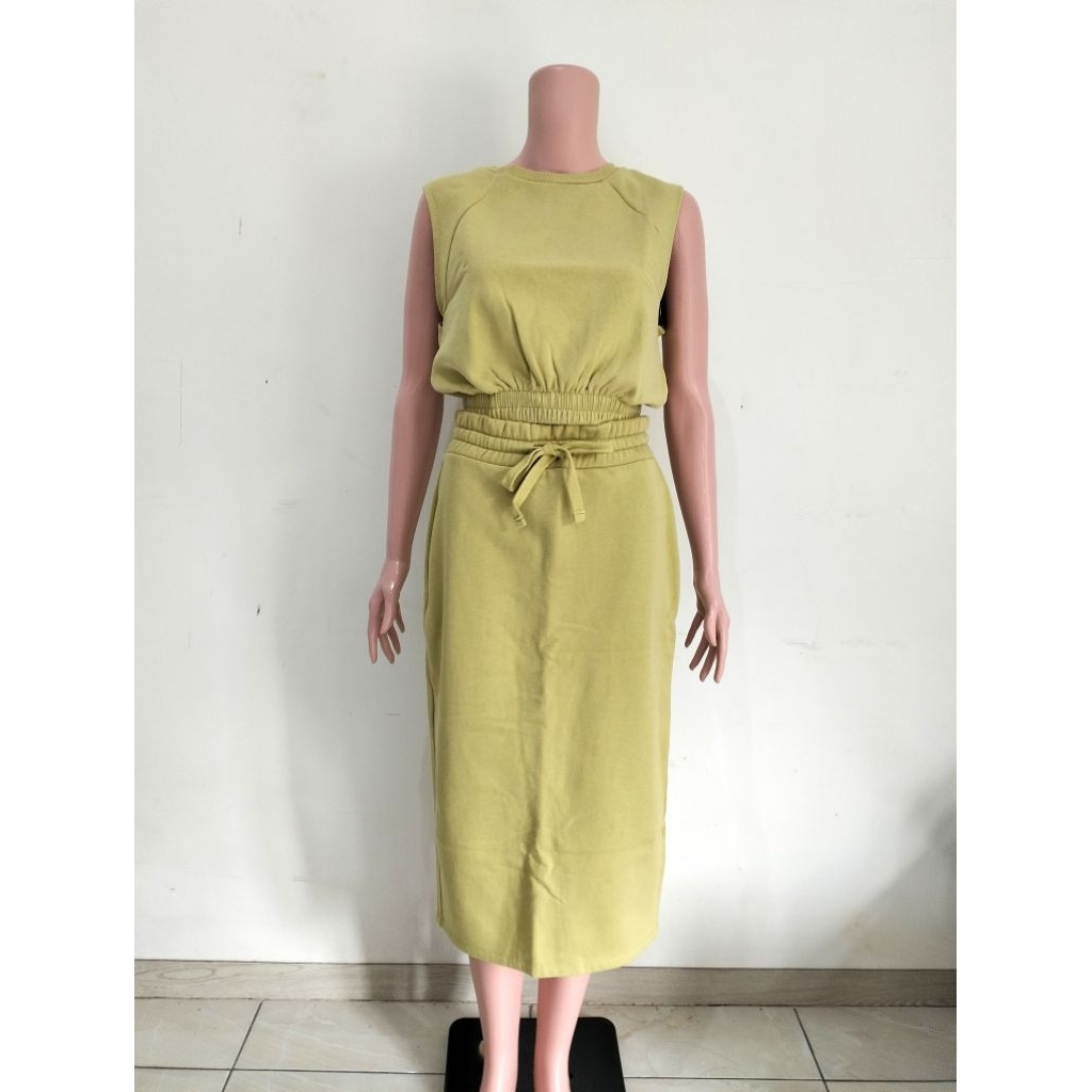 PRELOVED ONE SET CROP TOP ZARA