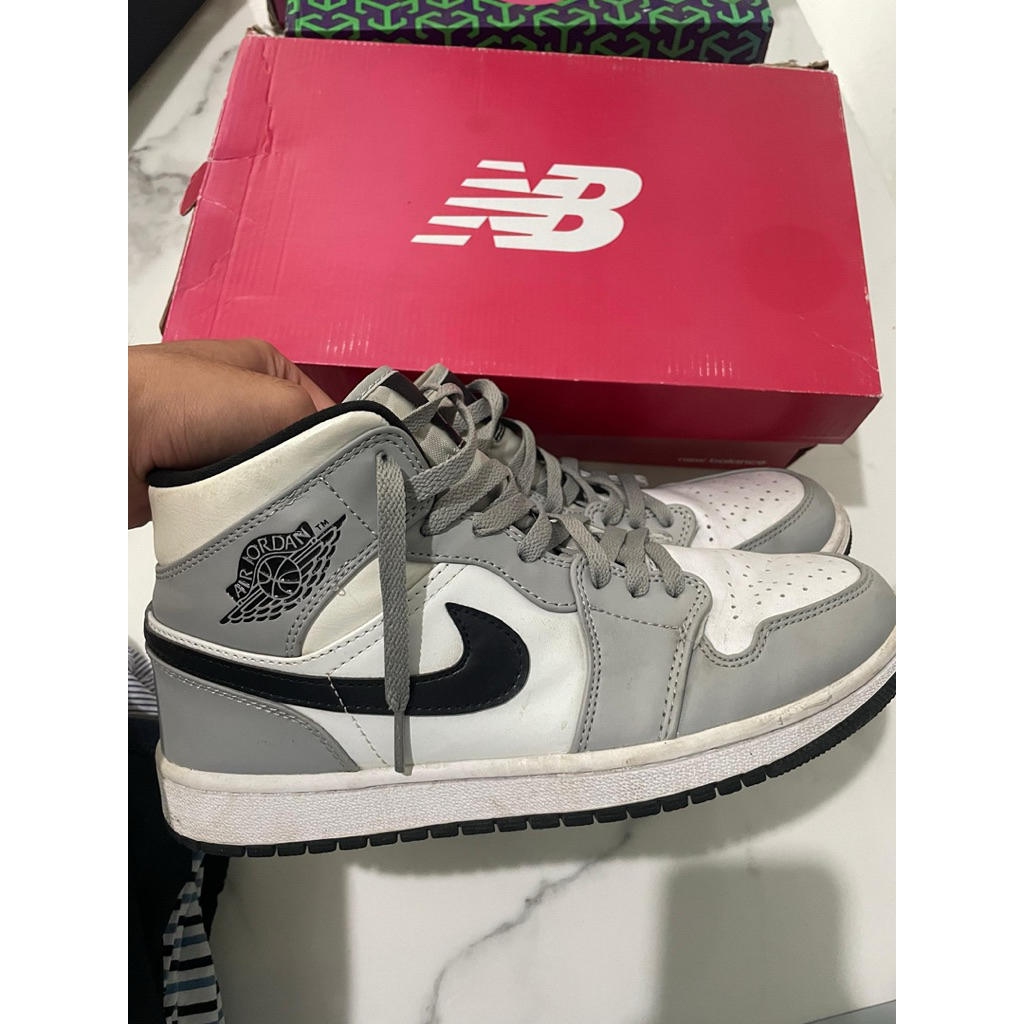 Nike Air Jordan 1 Mid Smoke Grey