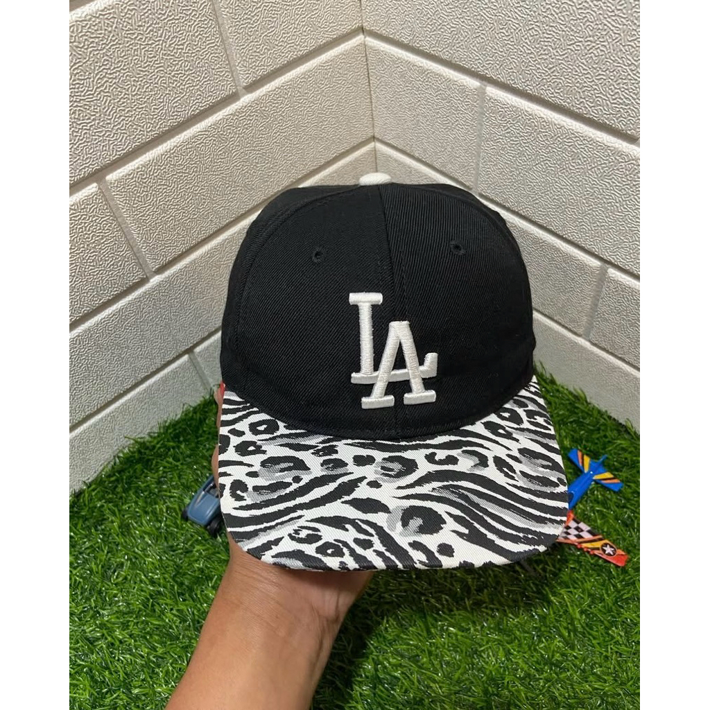 topi MLB LA