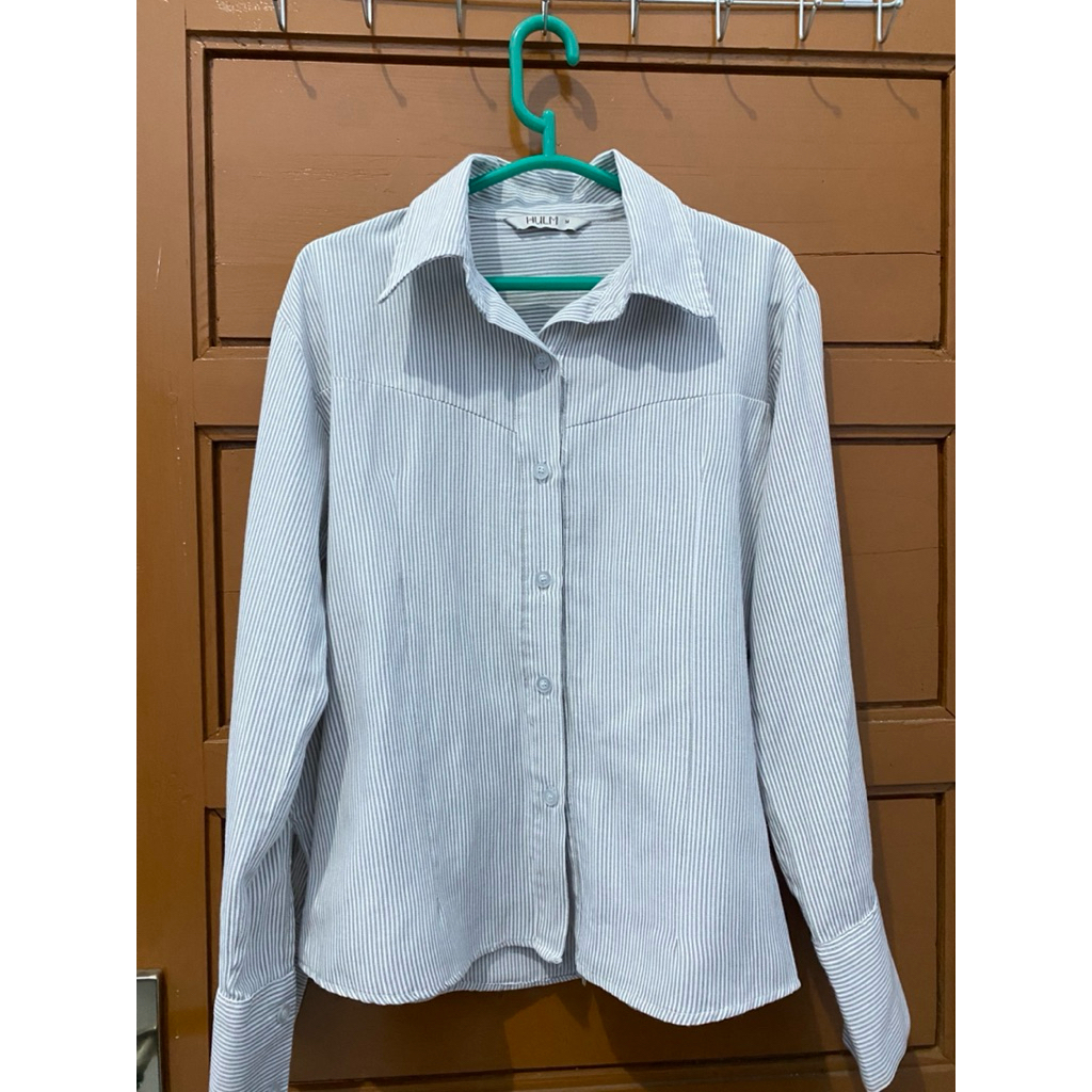 kemeja fitted hulm size M stone