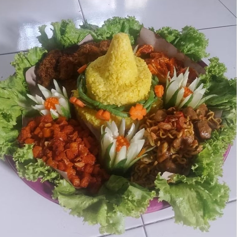 Tumpeng Nasi Kuningan 5 orang