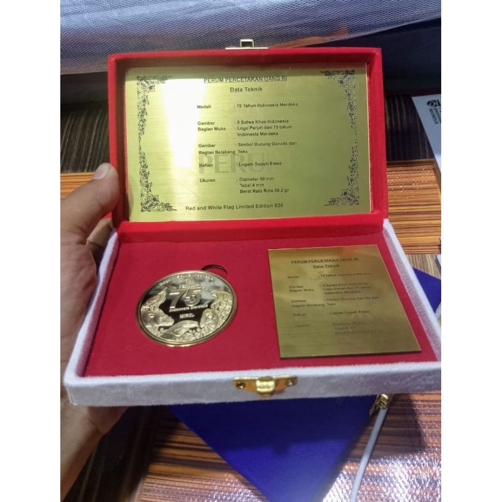 koin 75 Peruri sipuh emas kemasan eksklusif