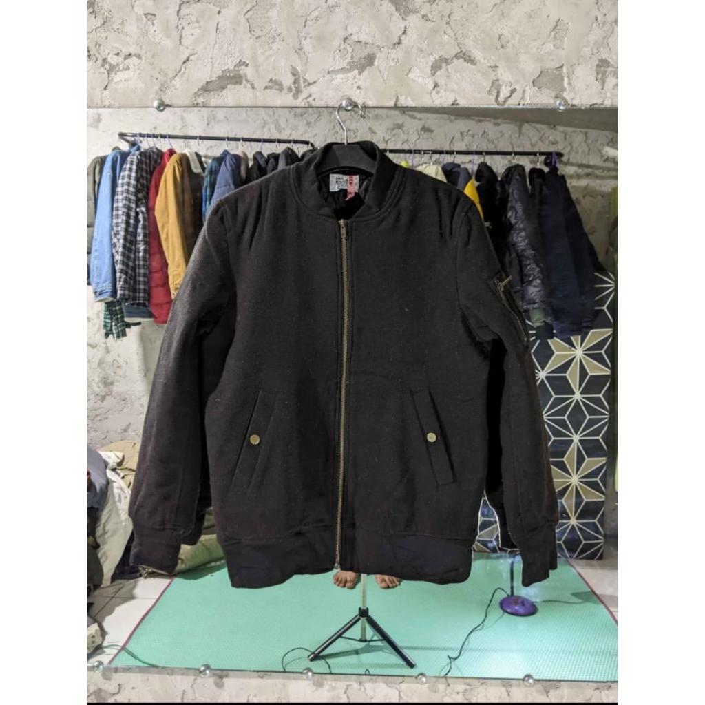 JAKET BOMBER WOLL