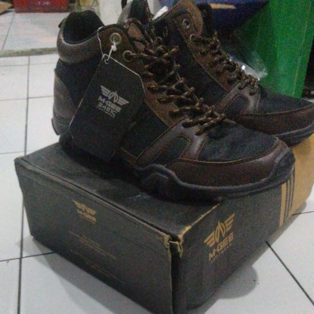sepatu hikking  M-GEE3451C,Alaska