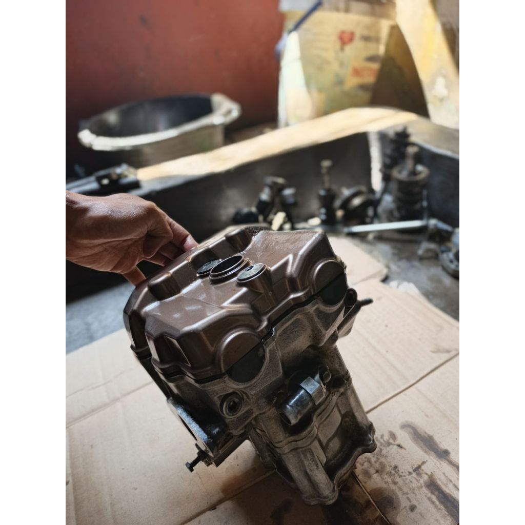 Blok Head dan Blok piston Honda CB 150R LED K56 original