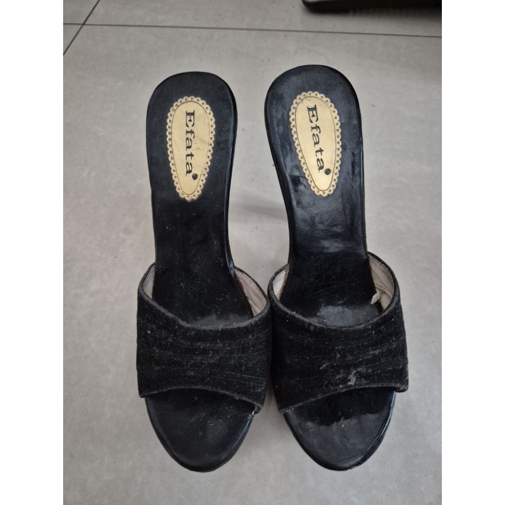 PRELOVED SANDALl Sandal Wanita Heels Warna Hitam Polos Merk Efata Bekas